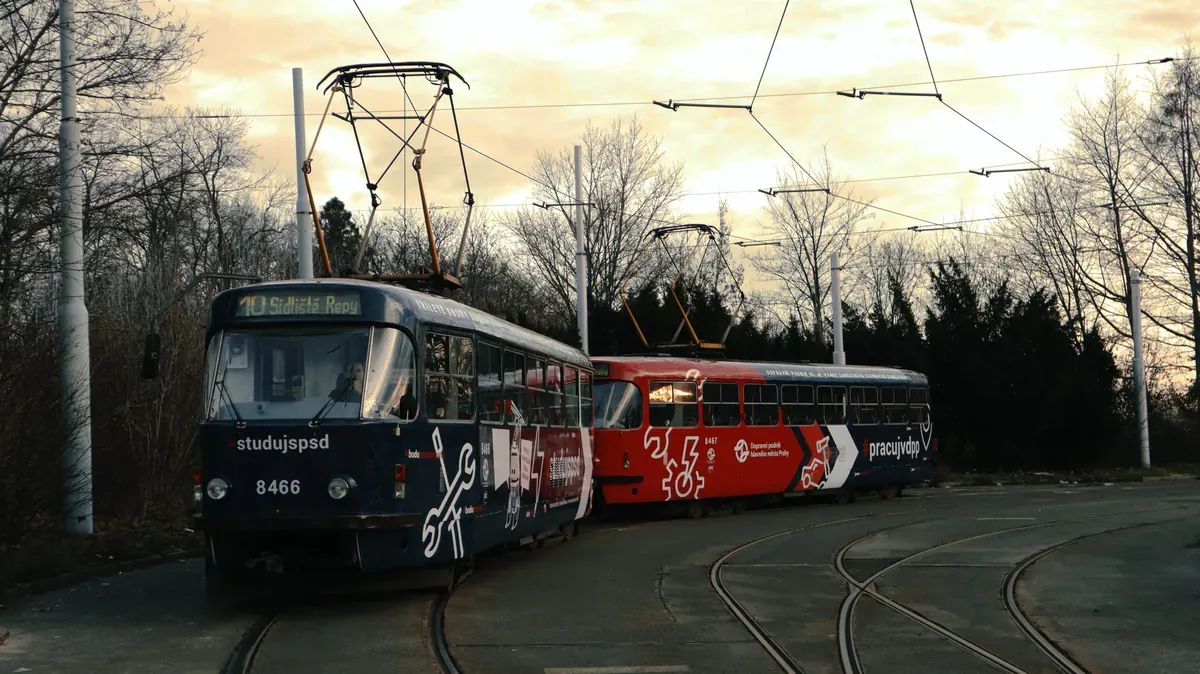 Náborová tramvaj SPŠD v ulicích Prahy