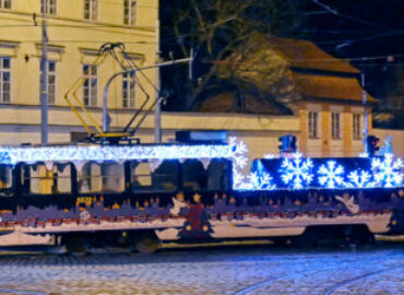 FLOTILA VÁNOČNÍCH VOZŮ DPP