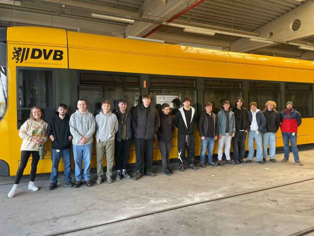 Stáž v Drážďanech: žáci poznali provoz dopravního podniku zblízka
