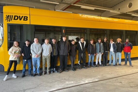 Stáž v Drážďanech: žáci poznali provoz dopravního podniku zblízka