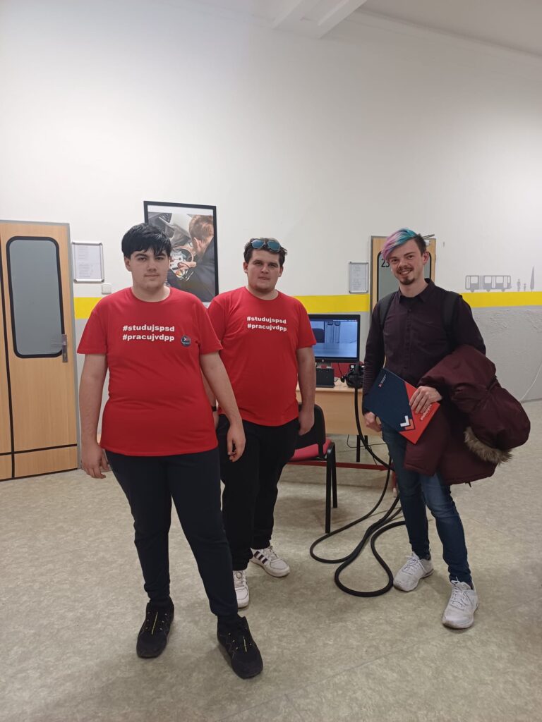 Odborník z drážďanského dopravního podniku předal studentům zkušenosti s udržitelnou dopravou